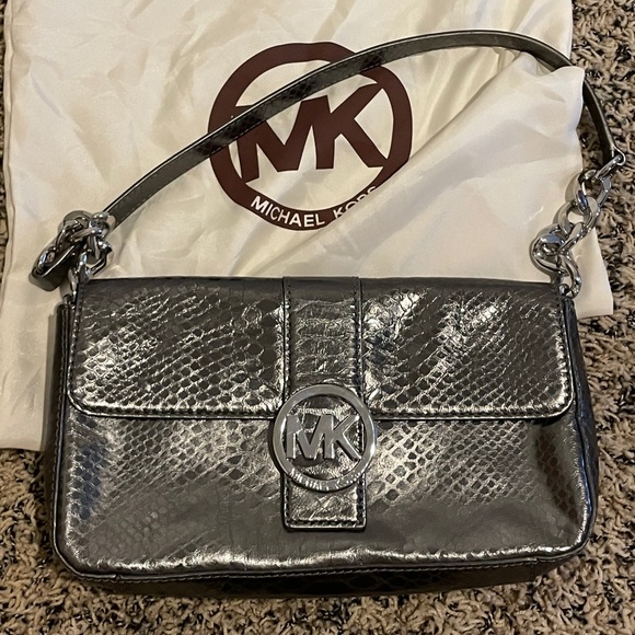 NWOT Michael Kors Fulton Silver Snakeskin Baguette - Picture 5 of 8